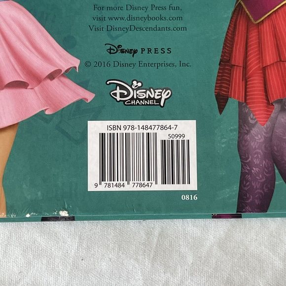 School of Secrets: CJ's Treasure Chase (Disney Descendants) Reading Book Fiction - Picture 7 of 14